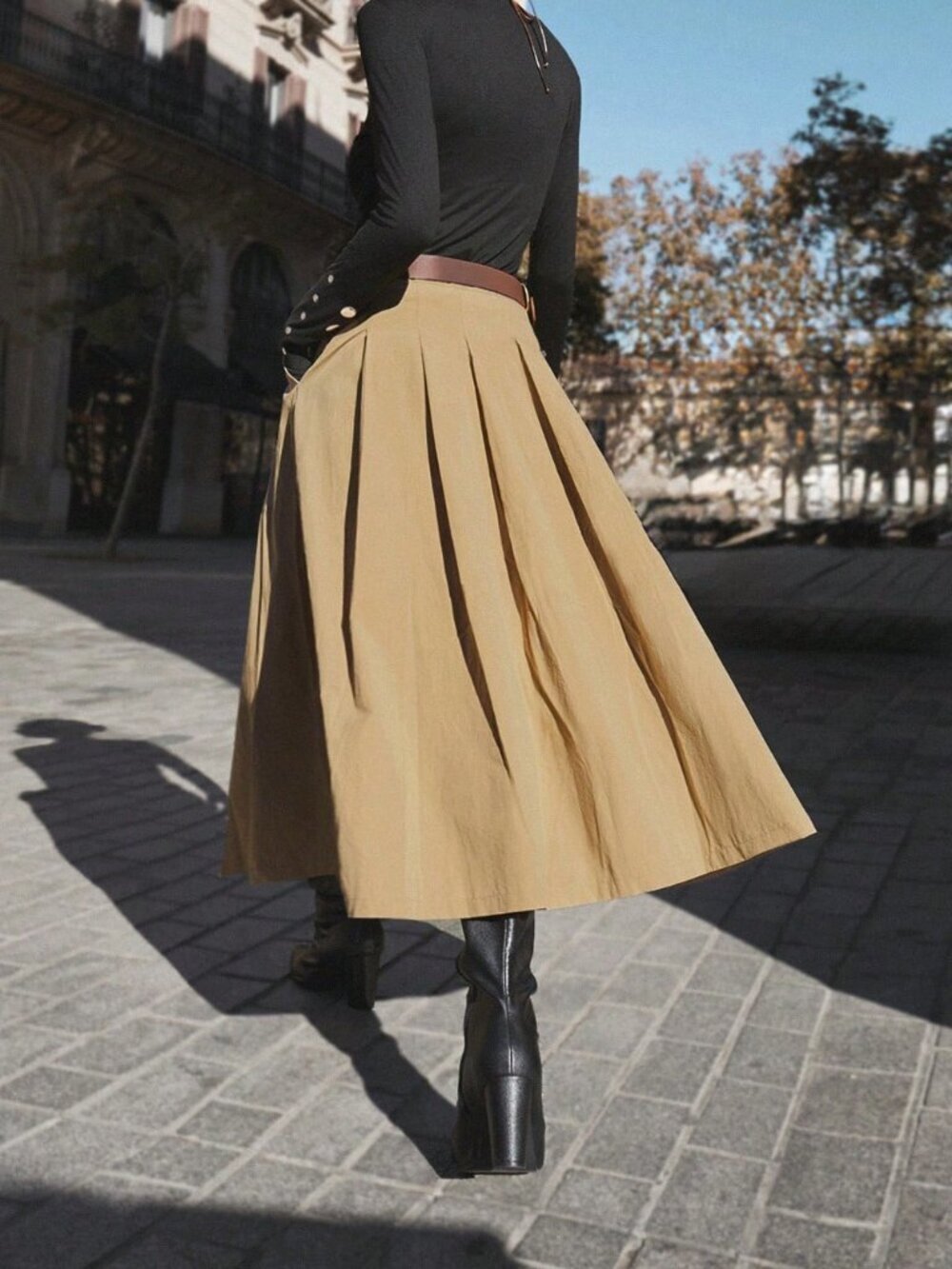 Khaki Pleated Casual Women's Skirt with Detachable Metal Belt and Side Pockets - Picture 2 of 13